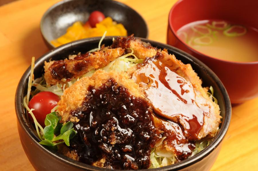 旨辛ヒレソースかつ丼